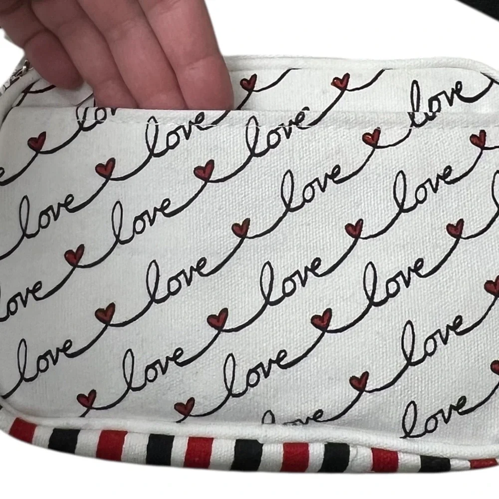 Stylish White Love Print Crossbody Bag - Picture 10 of 12